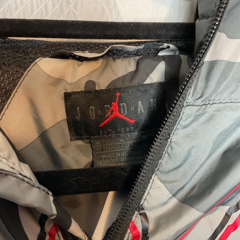 Jordan boys lightweight jacket med 8/10 - Picture 4 of 6